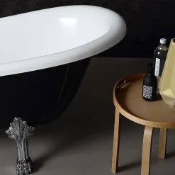 Baignoire Îlot|Kiamami Valentina Baignoire Classique Noire Et Blanche Avec Pieds Argentés Romantica