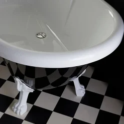 Planète Bain Baignoire ilot Charly ovale noire et blanche avec piétements blanc