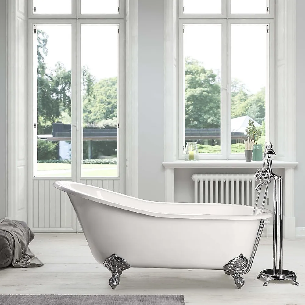 Rogier & Mothes Baignoire sur pieds en fonte petite taille ASHFORD Blanche 138 cm Pieds chromes