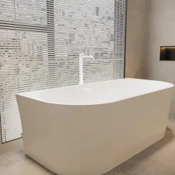 Balneo Baignoire blance semi-îlot Murale 150x75cm, accessoires blanc, Acrylique thermoformé 3.5mm, avec pieds réglables, VIVA