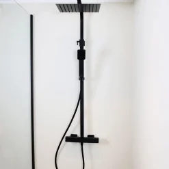 Essebagno Colonne de douche noire avec thermostatique 300 Quartos