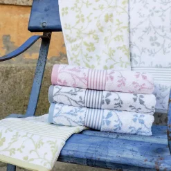 Linnea Drap de bain 100x150 cm VINTAGE FLORAL Gris 550g/m2
