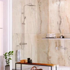 Panneau Mural De Salle De Bains|Kobert-in Kit de 2 Panneaux d'Habillage Décoratif Mural Douche, L120xl120x0.4 cm, finition marbre beige, Sabana KOBERTIN