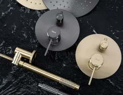 Rea Kit De Douche Encastré Lungo Grip Brush Gold + Box