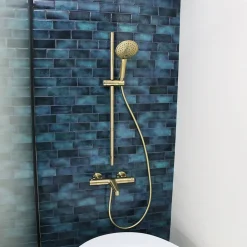 Essebagno Kit de douche sans robinetterie avec douchette 3 jets + flexible + barre réglable, doré, Luisa