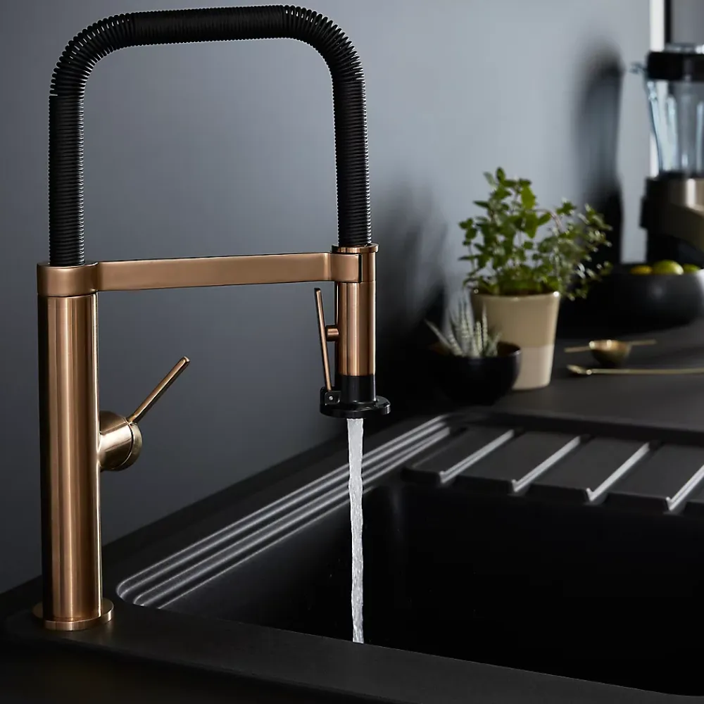 GoodHome Mitigeur de cuisine avec douchette noir et laiton Kamut