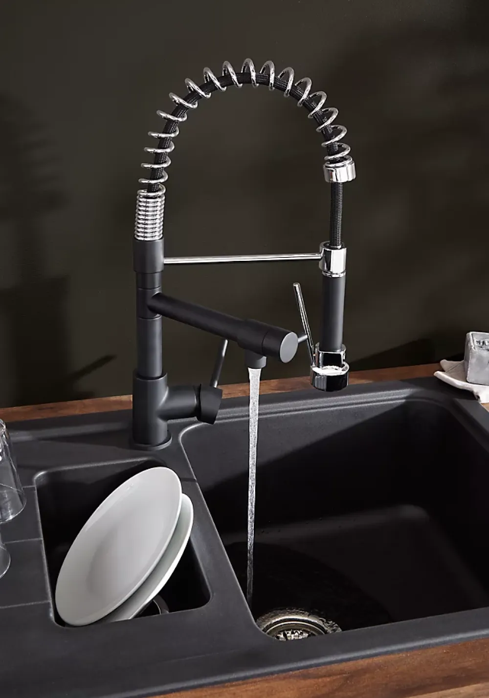 Evier Et Robinet De Buanderie|Cooke & Lewis Mitigeur de cuisine avec douchette noir et chrome H.48 cm, Bilbrough