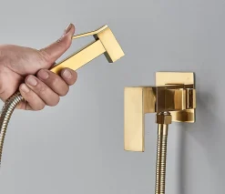 Robinet De Bidet|Signature Mitigeur Doré Encastré pour WC - Douchette Ergonomique, Résistante à la Corrosion, Installation Murale Discrète en Laiton Massif