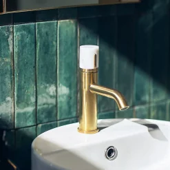 Essebagno Mitigeur lavabo bas avec vidage en laiton doré et marbre blanc, Manopola
