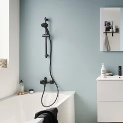 Jacob Delafon Pack baignoire droite 170 x 75 Elise + tablier niche + pommeau et mitigeur bain noir mat Aimé + vidage