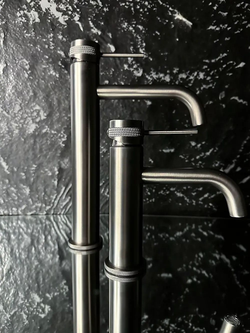 Rea Robinet De Lavabo Lungo Grip Low Titanium