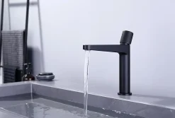 Bernstein Robinet pour lavabo vasque et évier design en laiton peu bruyant et économe en eau - H. 21,5cm - Noir (mat)