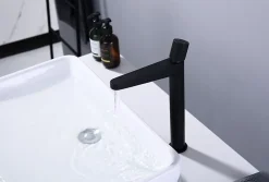 Bernstein Robinet pour lavabo vasque et évier design en laiton peu bruyant et avec aérateur économie d'eau - H. 31cm - Noir mat