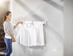 Leifheit Séchoir à linge mural 8,1 m d'étendage, 8 barres et 1 porte serviettes, Telegant 81 Protect Plus